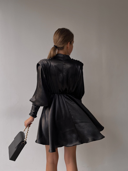 Geniş Manşet Dökümlü Yaka Lastik Bel Feliciano Kadın Siyah Elbise 22K000070