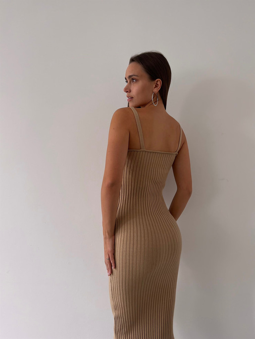 Hırkası Düğme Kapamalı Kalp Yaka Askılı Triko Milena Kadın Camel Midi Boy Takım Elbise 23K000157