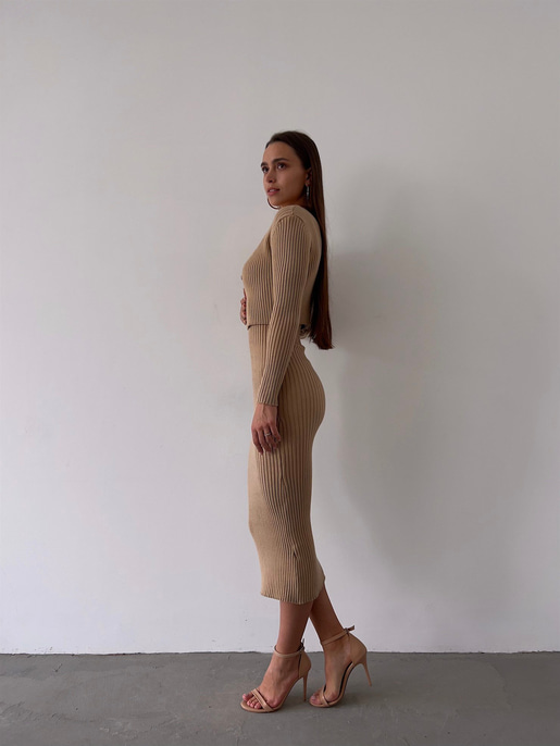 Hırkası Düğme Kapamalı Kalp Yaka Askılı Triko Milena Kadın Camel Midi Boy Takım Elbise 23K000157