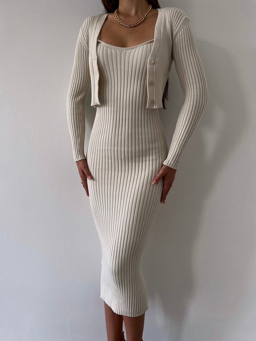 Hırkası Düğme Kapamalı Kalp Yaka Askılı Triko Milena Kadın Bej Midi Boy Takım Elbise 23K000157