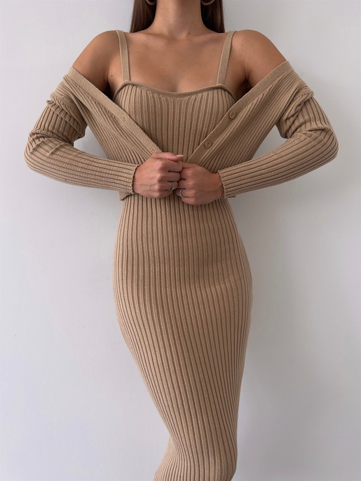 Hırkası Düğme Kapamalı Kalp Yaka Askılı Triko Milena Kadın Camel Midi Boy Takım Elbise 23K000157