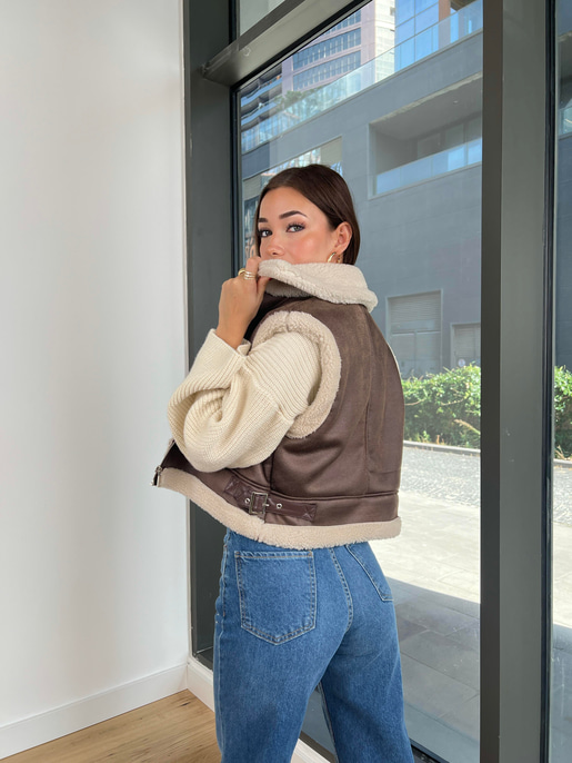 İçi Peluş Kürklü Yanları Cepli Fermuar Kapamalı Eferi Kadın Kahve Yelek 24k000057