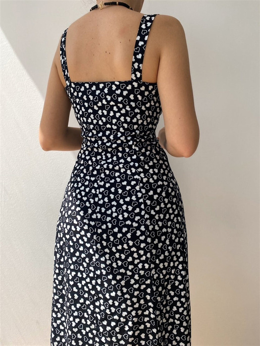 Kalın Askı Kalp Desenli Yırtmaçlı Kadın Siyah Midi Elbise 21Y000342