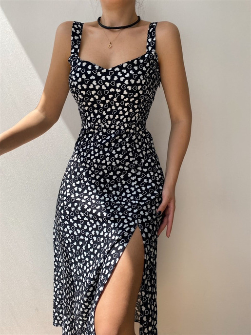 Kalın Askı Kalp Desenli Yırtmaçlı Kadın Siyah Midi Elbise 21Y000342
