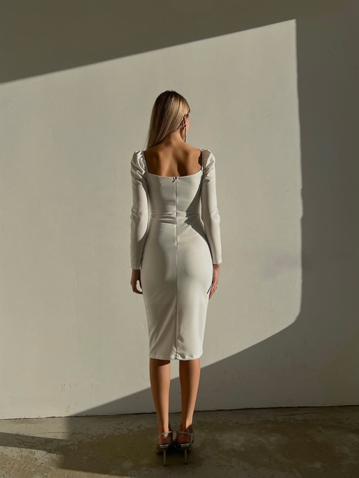 Kalp Yaka Göğüs Çevresi Taş Detaylı Uzun Kollu Libero Kadın Beyaz Midi Boy Elbise 23K000102