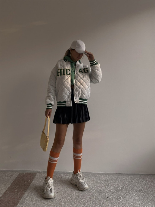 Kapitone Chicago Yazılı Kadın Beyaz Bomber Ceket 22K000082