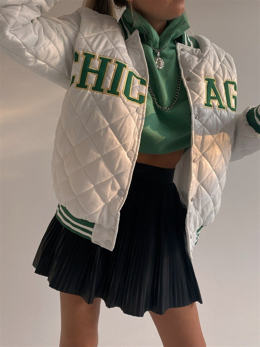 Kapitone Chicago Yazılı Kadın Beyaz Bomber Ceket 22K000082