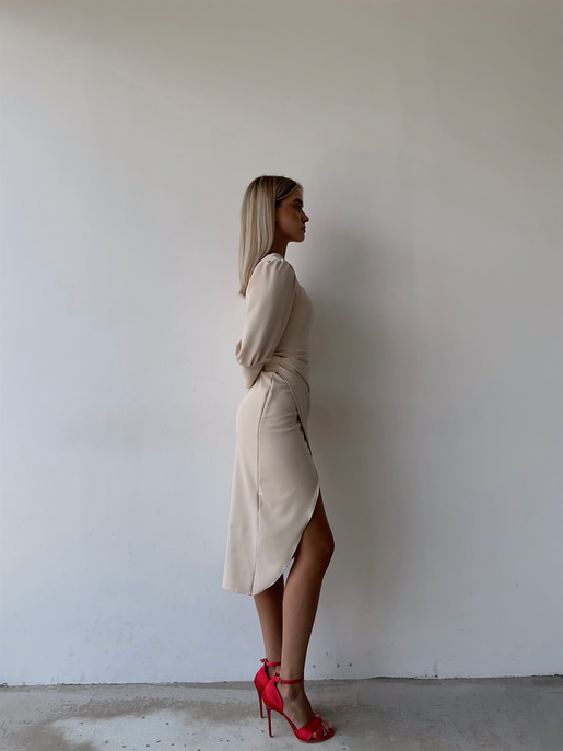 Kare Yaka Drapeli Yarım Balon Kol Etek Kısmı Kruvaze Kesim Leola Kadın Bej Renk Elbise 22Y000506