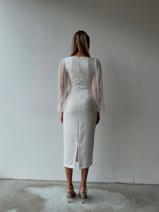 Kare Yaka Kolları Tül Arka Etek Kısmı Yırtmaçlı Jarlan Kadın Beyaz Midi Boy Elbise 23K000097