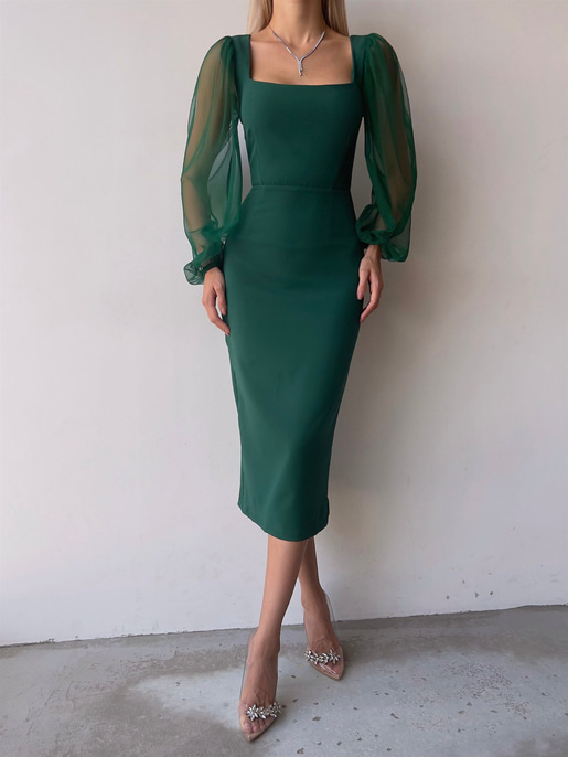 Kare Yaka Kolları Tül Arka Etek Kısmı Yırtmaçlı Jarlan Kadın Zümrüt Midi Boy Elbise 23K000097