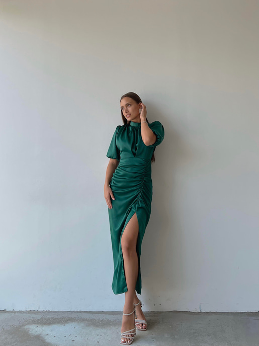 Kısa Kol Saten Önden Yırtmaçlı Drape Gage Kadın Zümrüt Elbise 22K000431