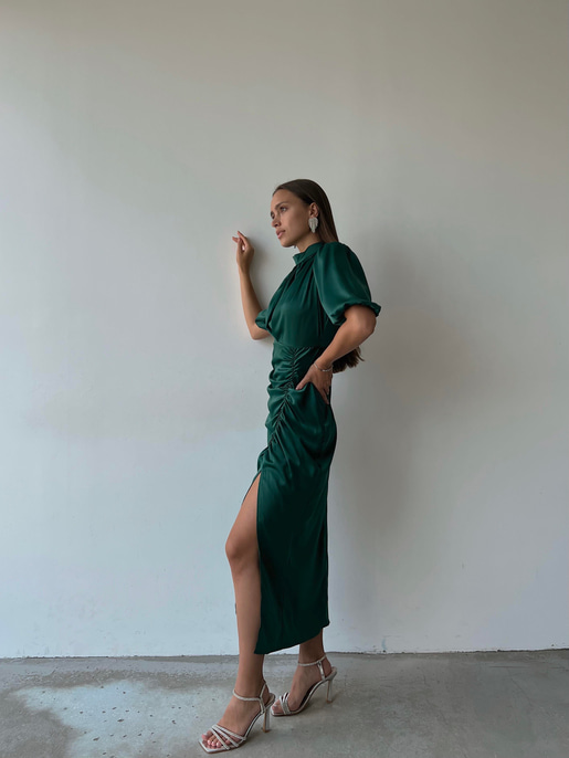 Kısa Kol Saten Önden Yırtmaçlı Drape Gage Kadın Zümrüt Elbise 22K000431