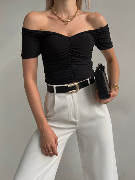 Kısa Kollu Madonna Yaka Büzgülü Jocosus Kadın Siyah Bluz 22Y000394
