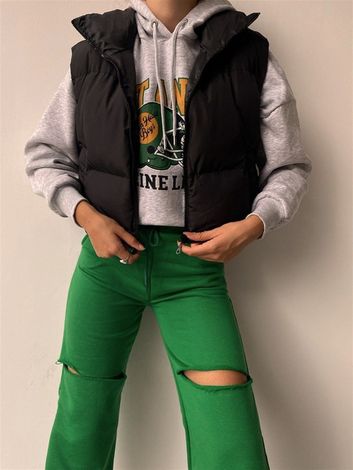 Kısa Şişme Dik Yaka Kadın Siyah Yelek 22K000037