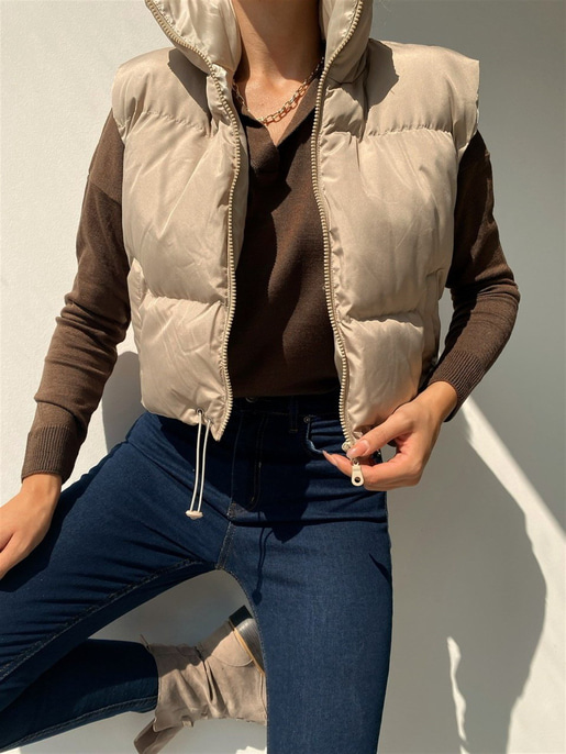 Kısa Şişme Dik Yaka Kadın Taş Renk Yelek 22K000037