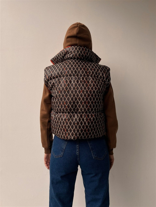 Kısa Şişme Geometrik Desenli Kadın Siyah Yelek 22K000038