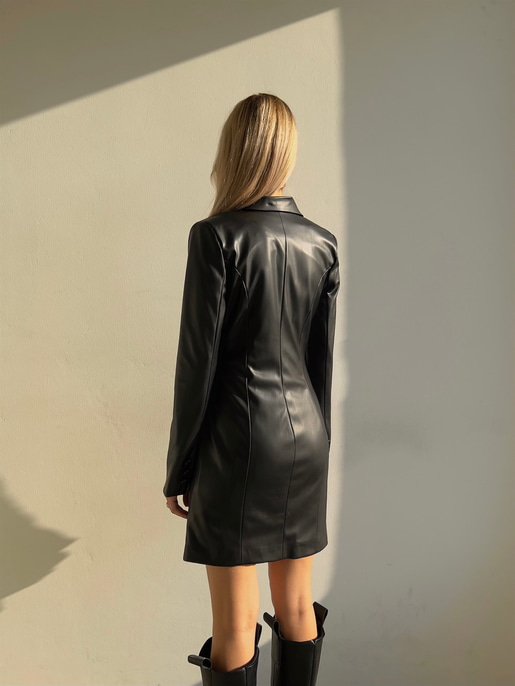 Kruvaze Yaka Çift Düğme Kapamalı Yanları Cep Görünümlü Stephane Siyah Vegan Deri Ceket Elbise 23K000078