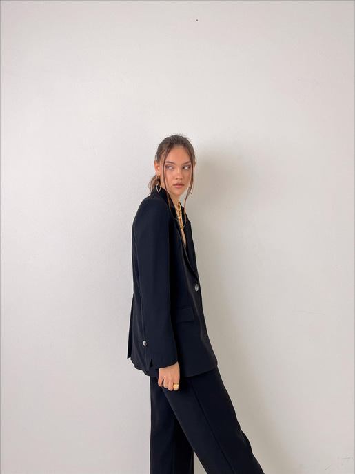 Kruvaze Yaka Tek Düğme Kapamalı Kaela Kadın Siyah Arkası Yırtmaçlı Blazer Ceket 23Y000021