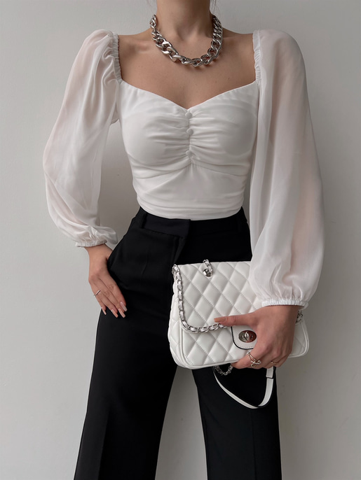 Lastikli Kol Göğüsü Drape Düğme Detay Tyra Kadın Beyaz Bluz 22K000570