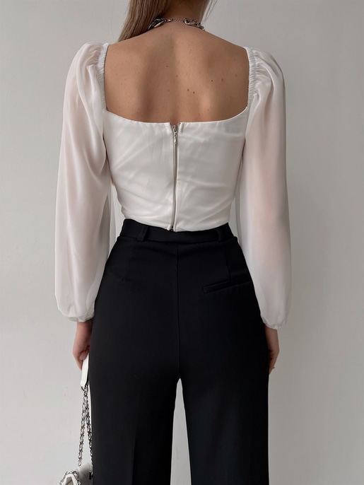 Lastikli Kol Göğüsü Drape Düğme Detay Tyra Kadın Beyaz Bluz 22K000570