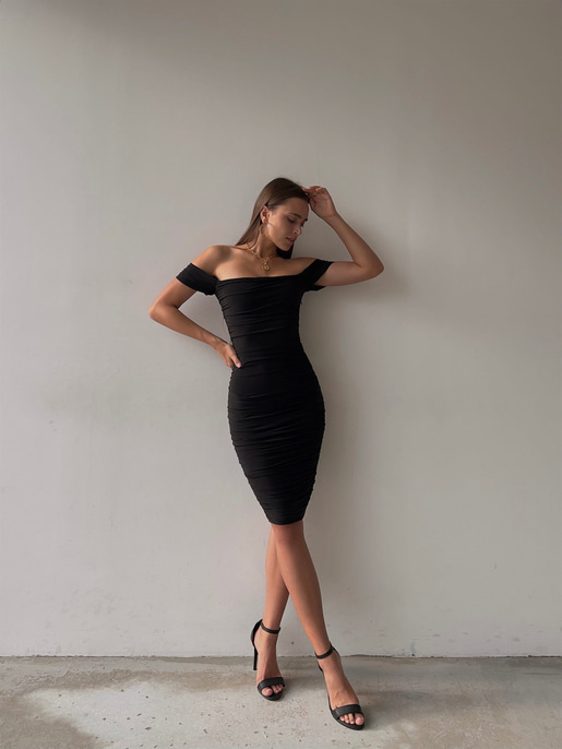 Midi Açık Omuz Büzgülü Trevor Kadın Siyah Kalem Elbise 22Y000282