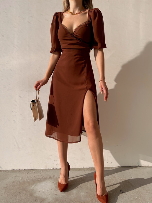 Midi Göğüs Kruvaze İnce Tül Detay Yırtmaçlı Annabel Kadın Kahverengi Elbise 22Y000017