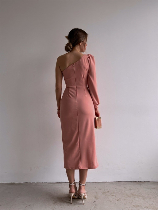 Midi Tek Kol Önden Yırtmaçlı Akira Kadın Pudra Elbise 22K000228