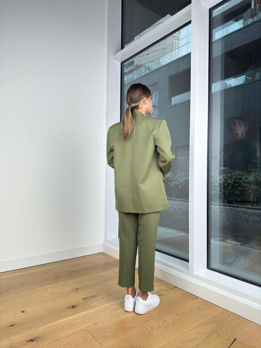 Omuz Vatkalı Düğme Kapamalı Blazer Ceket Yüksek Bel Dar Paça Pantolon Leone Haki Kadın Takım 25K435