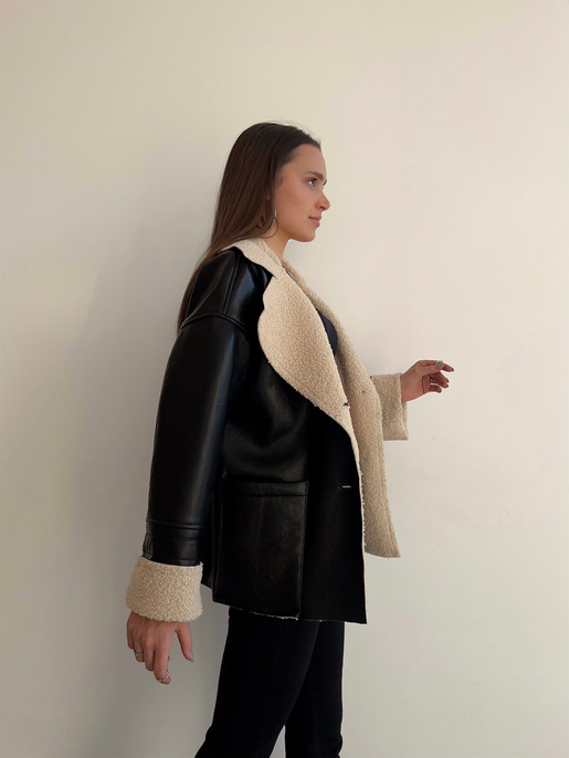 Ön Düğme Kapamalı Yanları Cepli Sage Kadın Siyah Deri Mont 23K000400