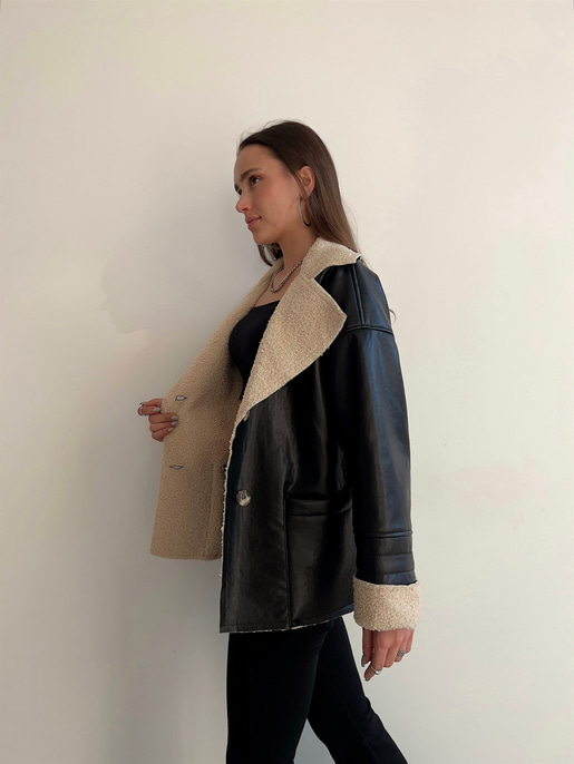 Ön Düğme Kapamalı Yanları Cepli Sage Kadın Siyah Deri Mont 23K000400