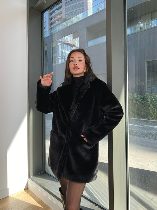 Önü Çıtçıt Kapamalı Yanları Cepli Audrey Kadın Siyah Peluş Mont 22K000252