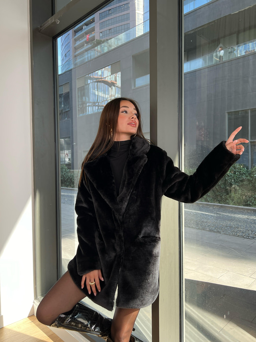 Önü Çıtçıt Kapamalı Yanları Cepli Audrey Kadın Siyah Peluş Mont 22K000252