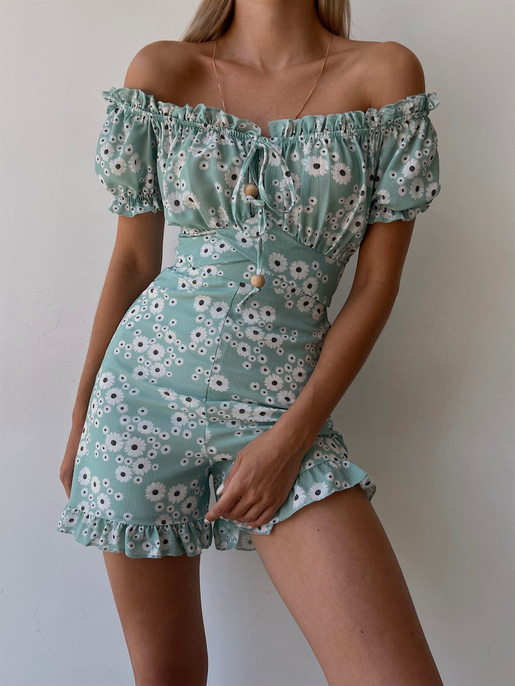 Papatya Desenli Sırt Dekolte Fırfırlı Derick Kadın Mint Şort Tulum 22Y000219