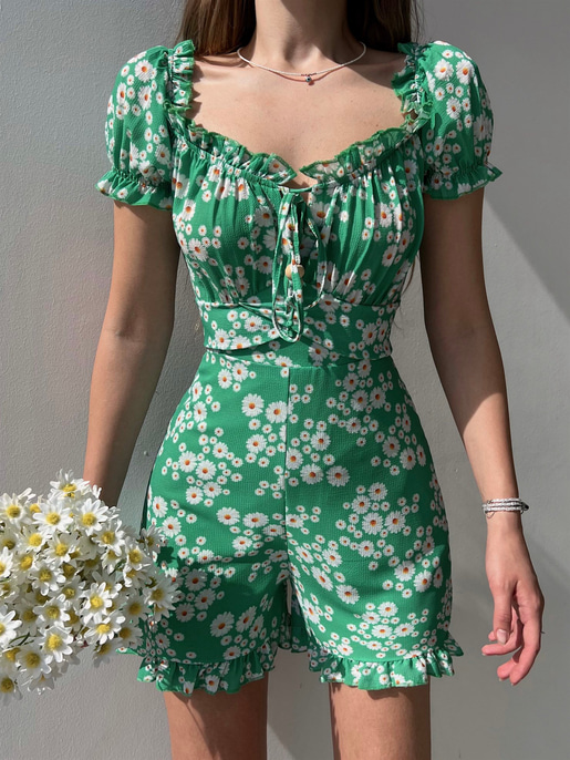 Papatya Desenli Sırt Dekolte Fırfırlı Derick Kadın Yeşil Şort Tulum 22Y000219