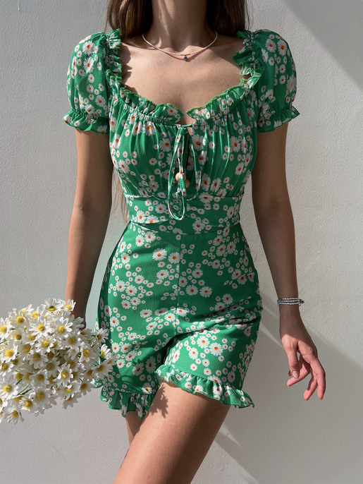 Papatya Desenli Sırt Dekolte Fırfırlı Derick Kadın Yeşil Şort Tulum 22Y000219