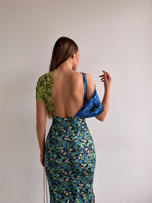 Parçalı Bel Omuz Dekolteli Yandan Yırtmaçlı Casandra Kadın Renkli Elbise 22Y000028