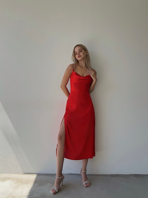 Saten Degaje Yaka Yanı Düğme Detaylı Yırtmaçlı Libor Kadın Kırmızı Elbise 22Y000452