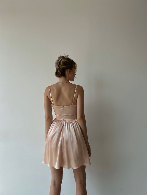 Saten Kuvaze Yaka Plileli Vesper Kadın Somon Mini Elbise 22Y000322