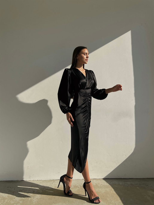 Saten Midi Önden Büzgülü Ve Yırtmaçlı Christina Kadın Siyah Elbise 22K000547