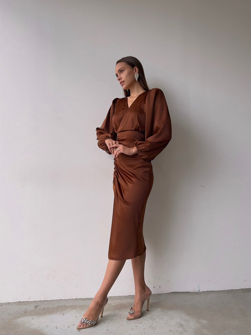 Saten Midi Önden Büzgülü Ve Yırtmaçlı Christina Kadın Kahve Elbise 22K000547