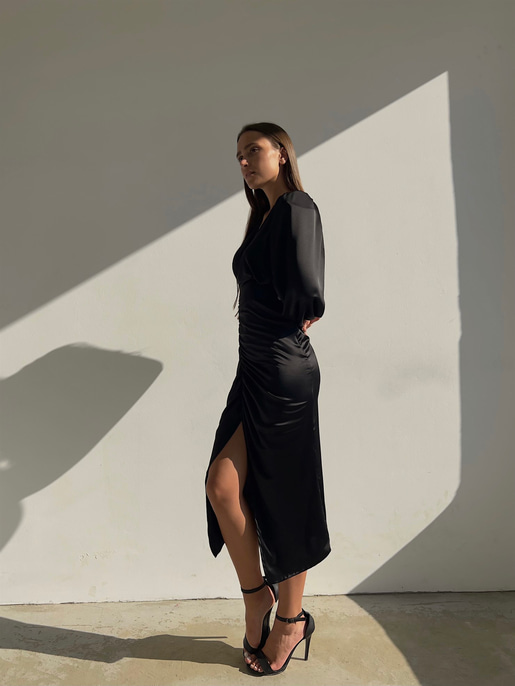 Saten Midi Önden Büzgülü Ve Yırtmaçlı Christina Kadın Siyah Elbise 22K000547