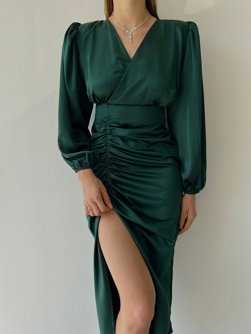 Saten Midi Önden Büzgülü Ve Yırtmaçlı Christina Kadın Zümrüt Elbise 22K000547