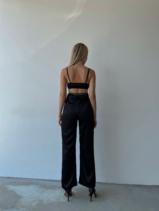 Saten Sırt Ve Bel Dekolte Halka Detaylı Lawren Kadın Siyah Tulum 22Y000454