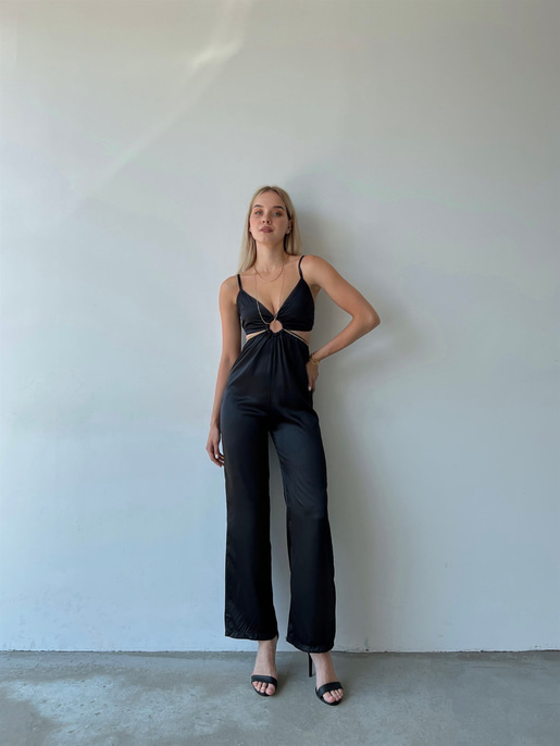 Saten Sırt Ve Bel Dekolte Halka Detaylı Lawren Kadın Siyah Tulum 22Y000454