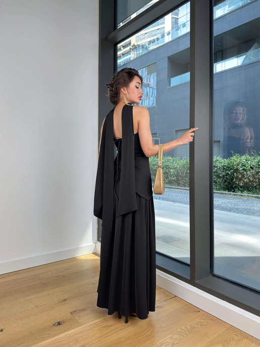 Straplez Eteği Pileli Kuşak Detaylı Leyinda Siyah Kadın Yırtmaçlı Elbise 25Y436