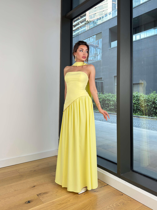 Straplez Eteği Pileli Kuşak Detaylı Leyinda Sarı Kadın Yırtmaçlı Elbise 25Y436