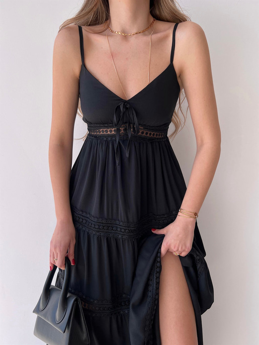 Uzun İnce Askılı Dantel Biye Detay Volanlı Elias Kadın Siyah Elbise 22Y000272