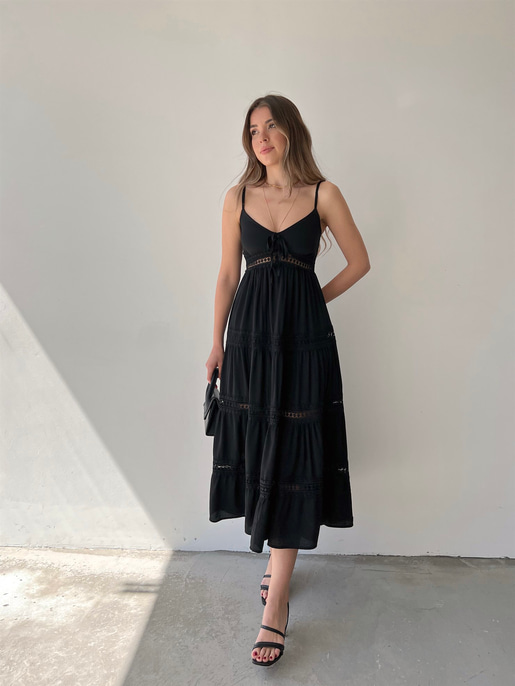 Uzun İnce Askılı Dantel Biye Detay Volanlı Elias Kadın Siyah Elbise 22Y000272