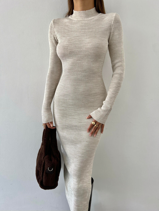 Uzun Kollu Yandan Yırtmaçlı Pashenka Kadın Taş Midi Boy Triko Elbise 23K000461