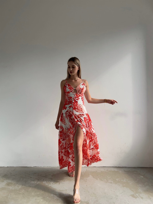 Uzun Yaprak Desenli Göğüs Pencereli Volanlı Pelike Kadın Kırmızı Elbise 22Y000391